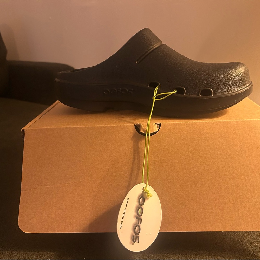 Oofos Recovery Clogs